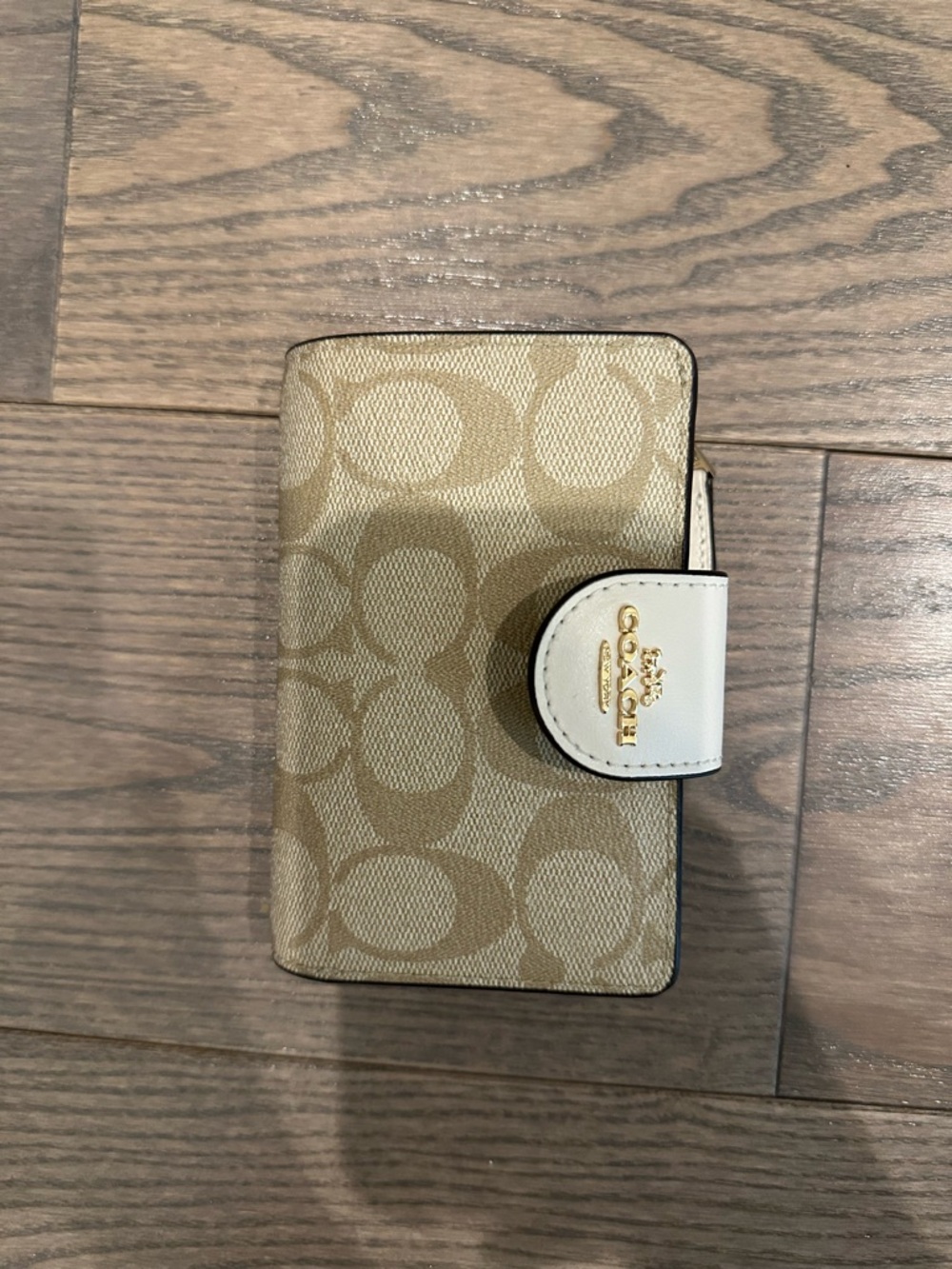 Coach Medium Signature Card Case in Khaki & Chalk